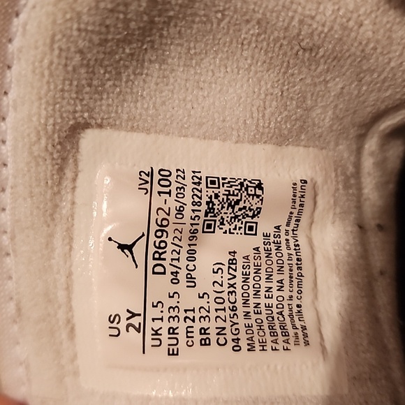 Jordan's high tops - Picture 3 of 5